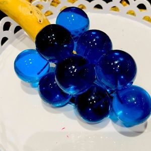 Vintage grape cluster